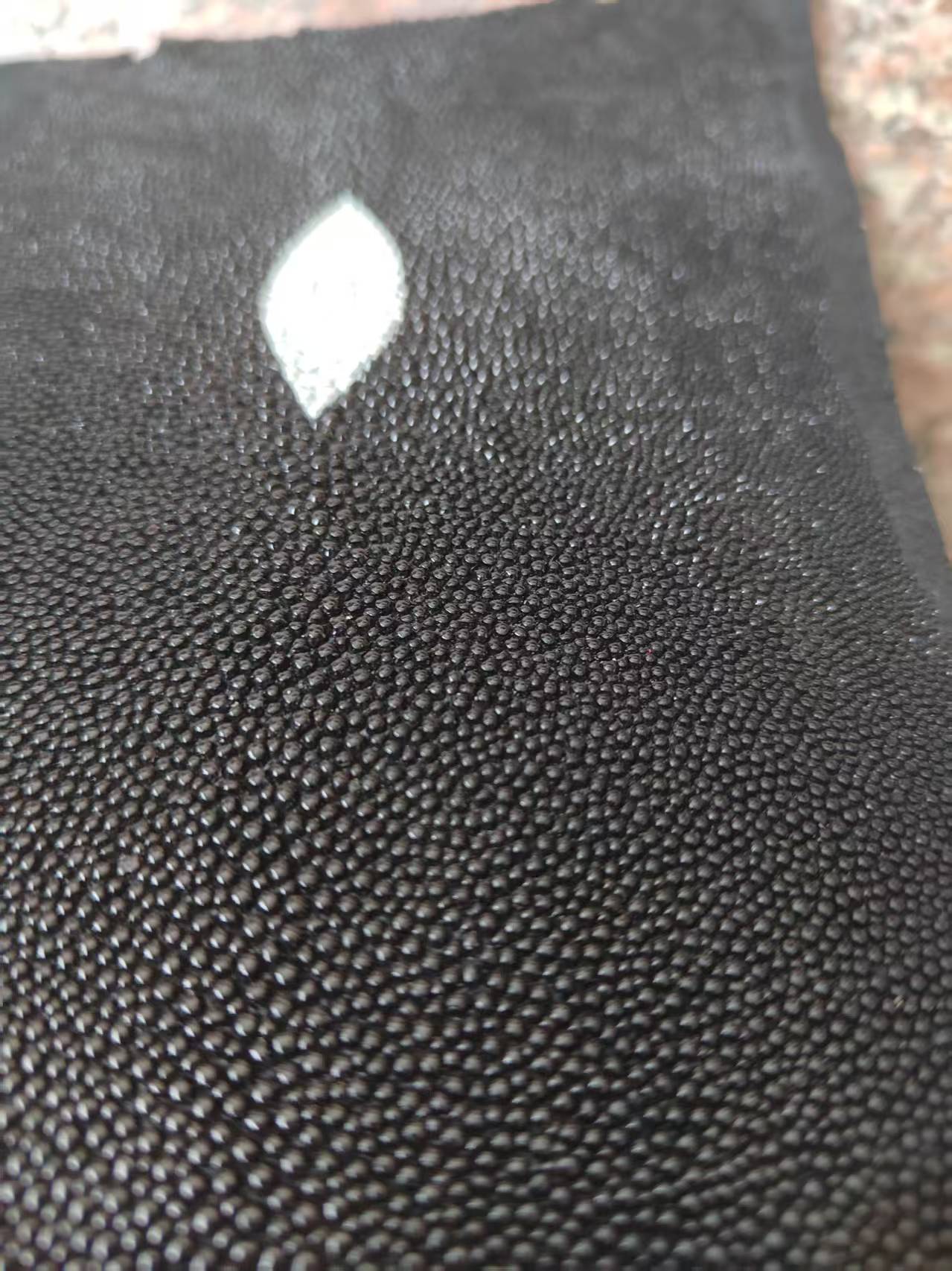 Неполированая кожа ската черно – обзор и цена Leather Shoe Polish